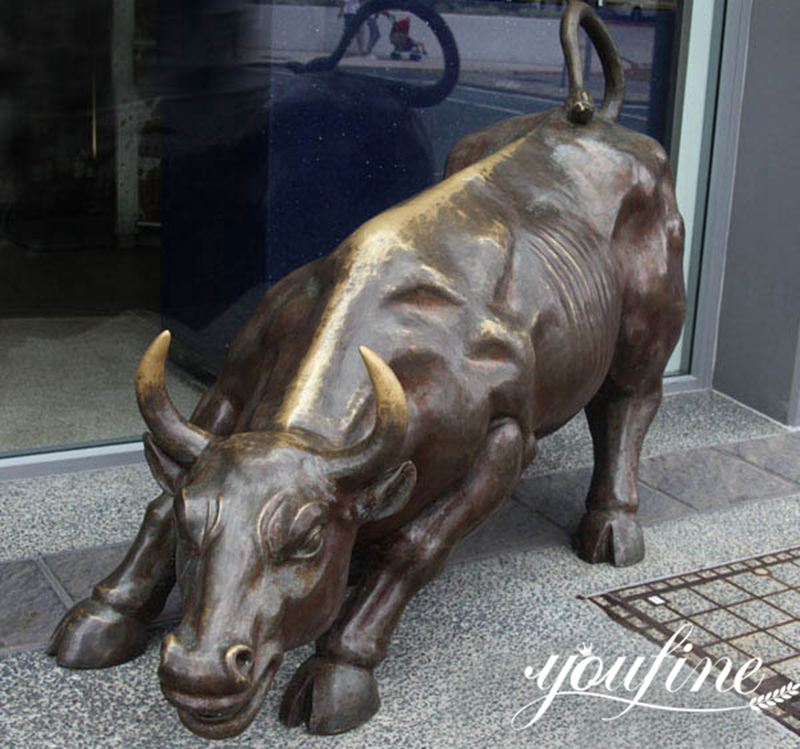 https://www.artsculpturegallery.com/large-size-outdoor-sculpture-bronze-wall-street-bull-statue-replica-for-sale-bokk-350.html