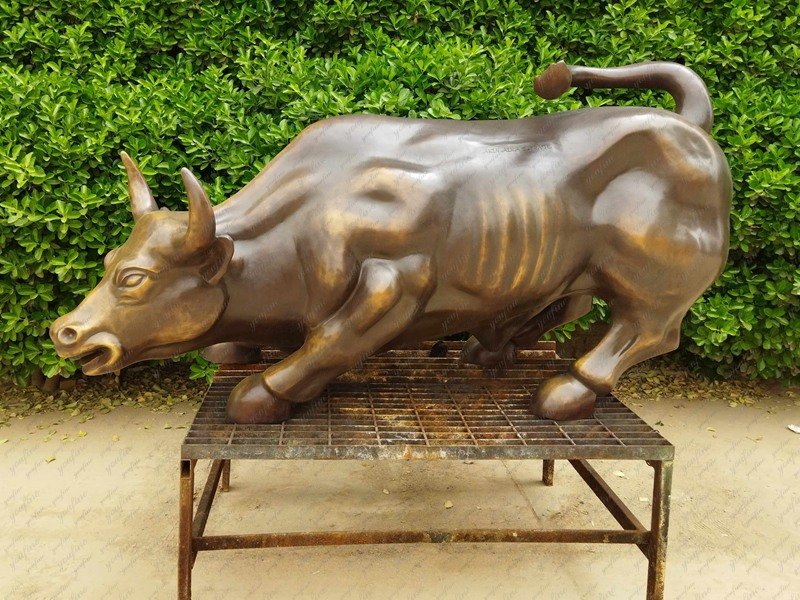 5 Feet Length Chicago Charging Bull Sculpture Replica