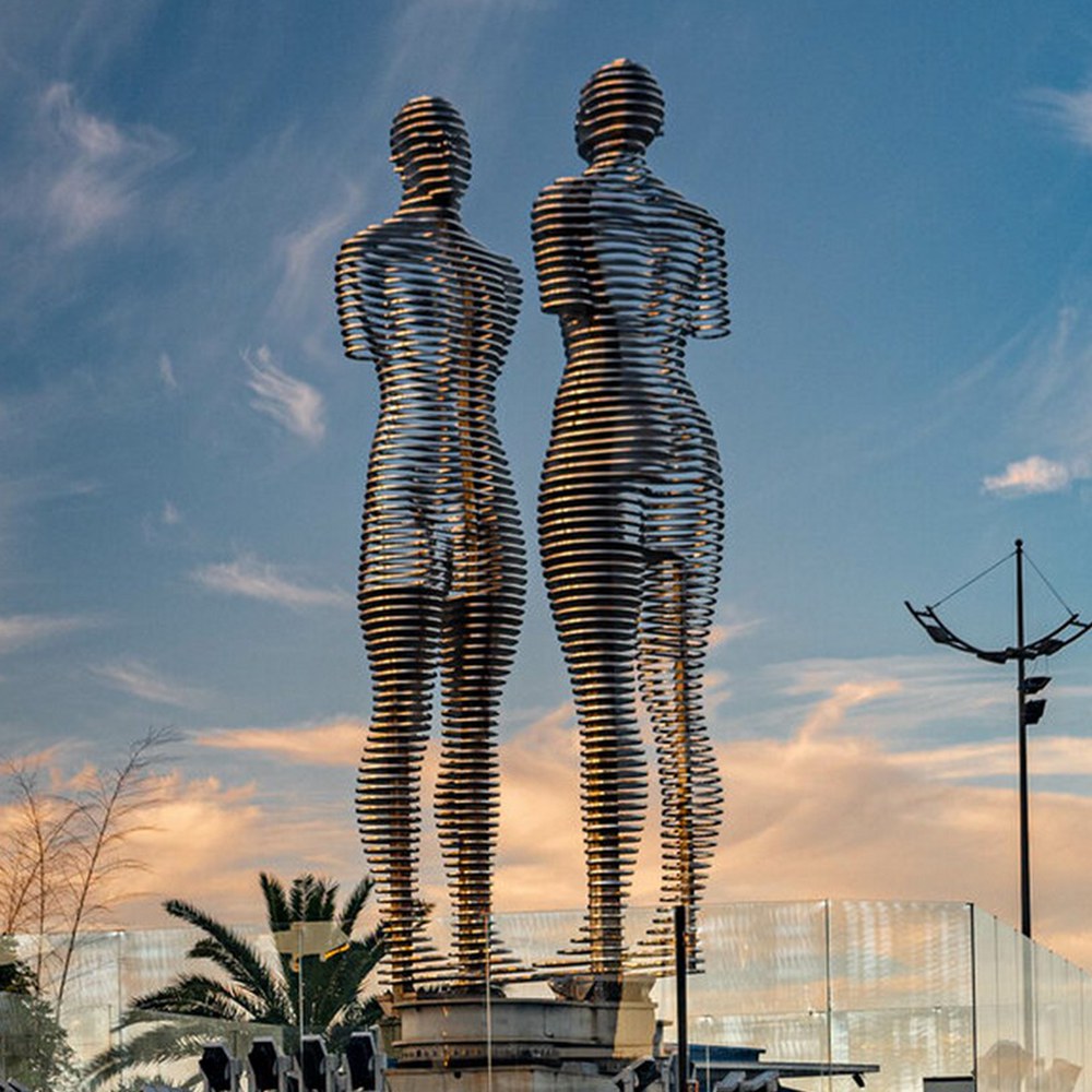 Ali and Nino Sculpture by Tamara Kvesitadze