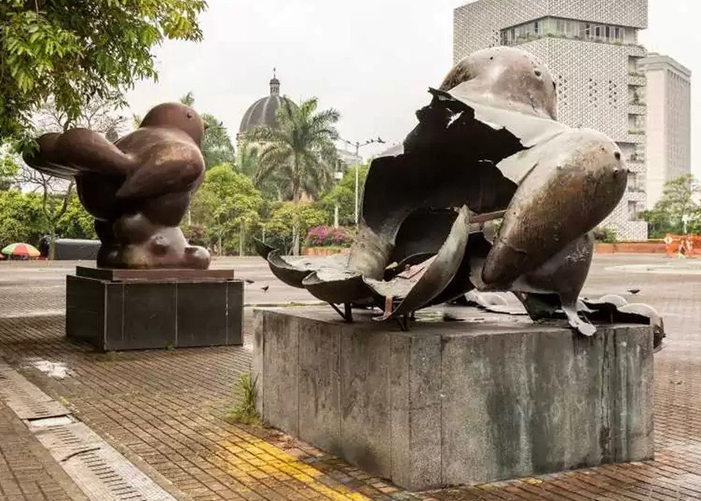 Botero Bird Bronze Sculpture, Peace Memorial Fat Bird Statue Back View