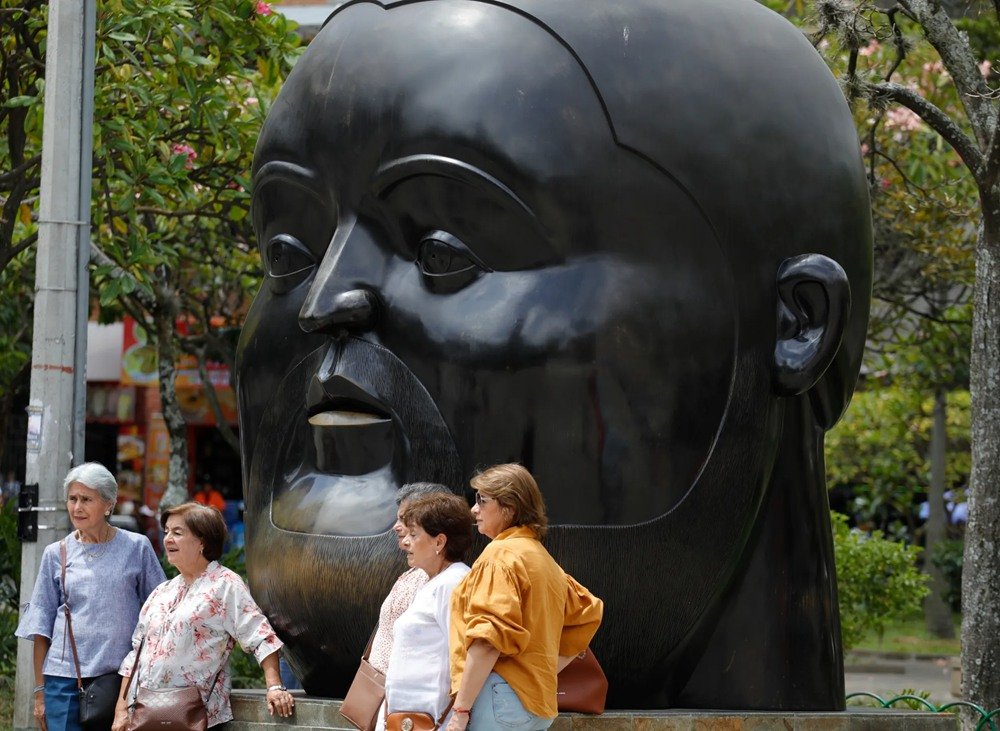 Botero Cabeza Large Bronze Man Head Sculpture Statue