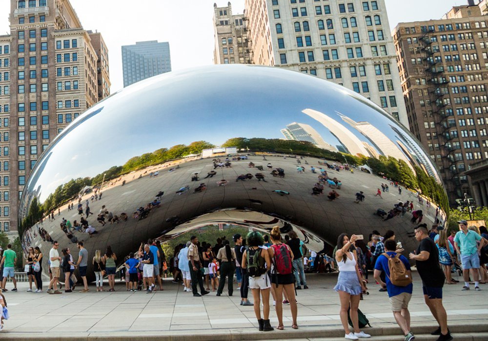 Chicago Bean sculpture and many tourists