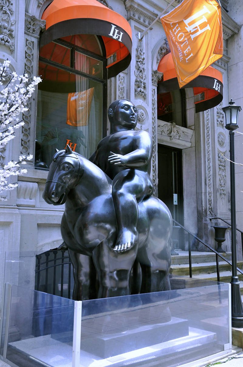 Fernando Botero Statue