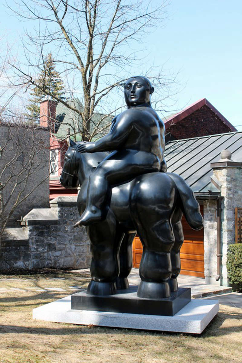Fernando Botero Statue
