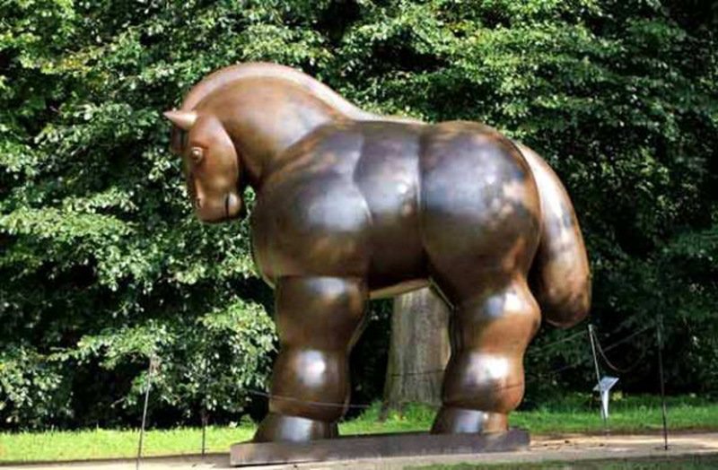 Fernando Botero sculpture