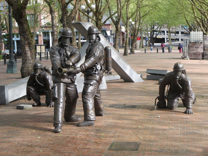 Fine Cast Outdoor Memorial Bronze Firefighter Statue