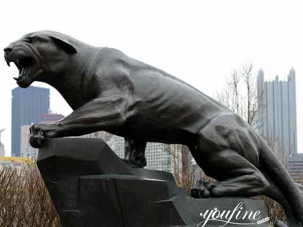 Howling Bronze Pitt Panther Statue Detail