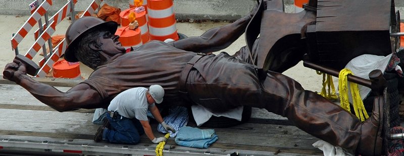 Installation process of the Purdue Boilermaker statue