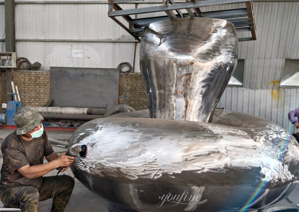 Polishing Process for Mirror-Finish Stainless Steel Mushroom Sculpture