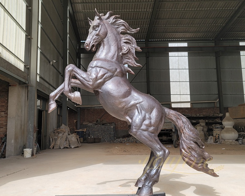 life size horse sculpture