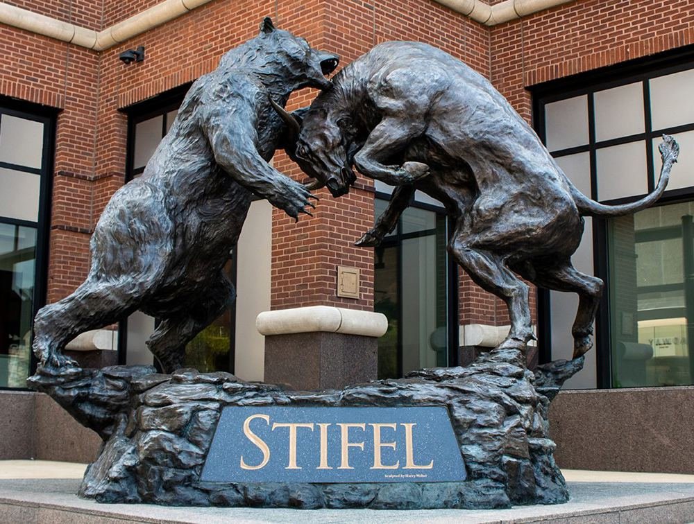Stifel Bull vs. Bear Monument (St. Louis, USA)