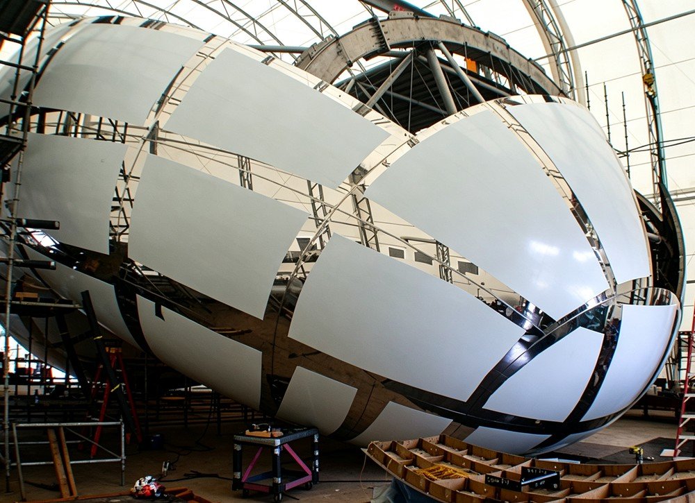 The external steel panels of the Chicago Bean sculpture