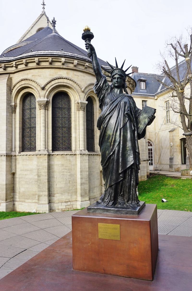 black bronze liberty statue