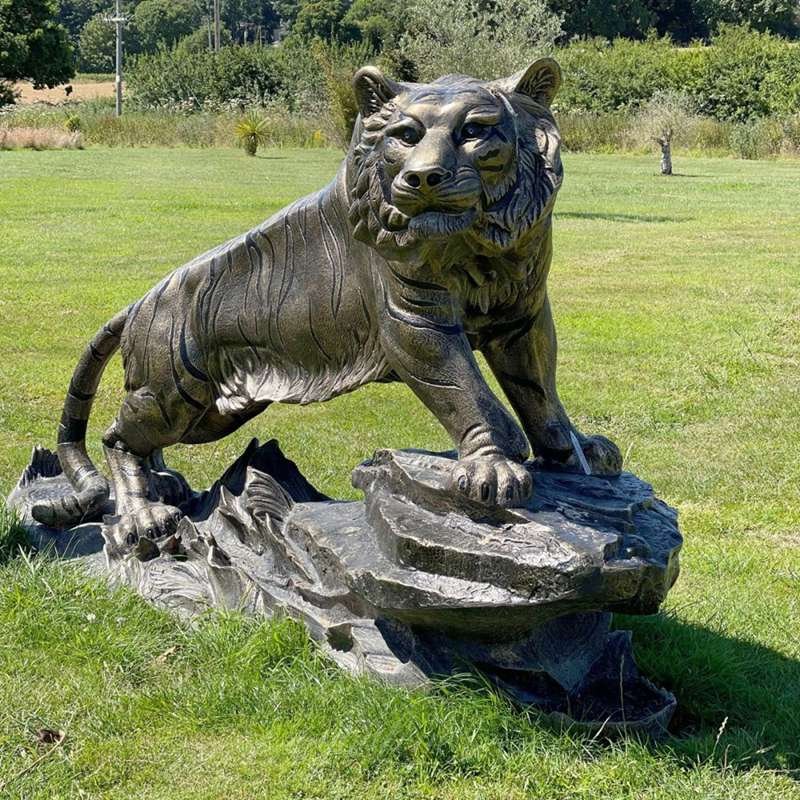 garden tiger statue