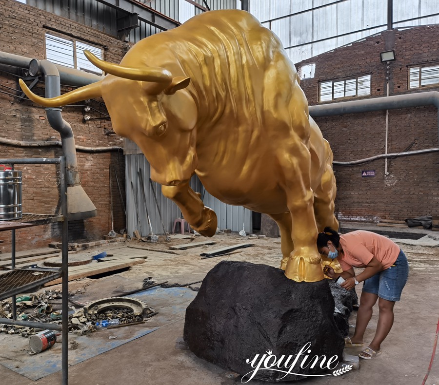 hand-painting of the bronze golden bull sculpture