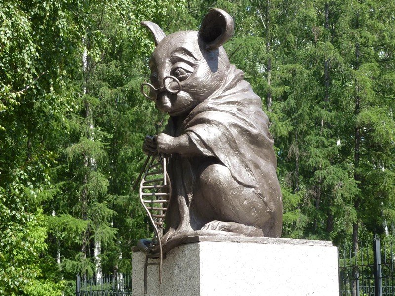 outdoor bronze mouse knitting dna statue