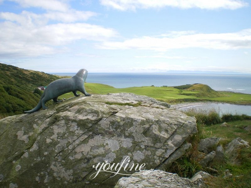 sea otter sculpture