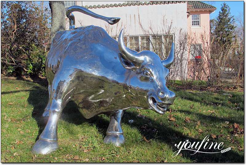 the Wall Street Bull Sculpture replica